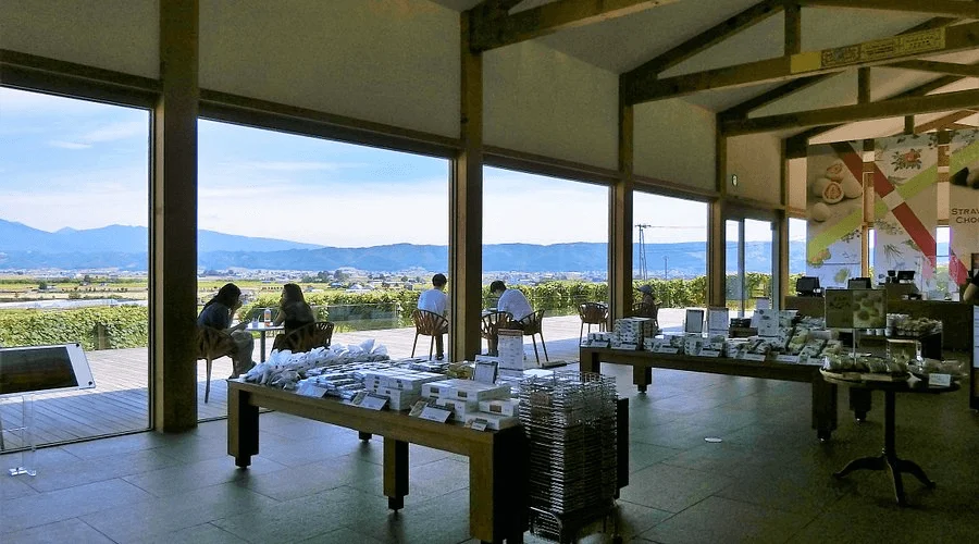 Campana Rokkatei glass-walled café Furano